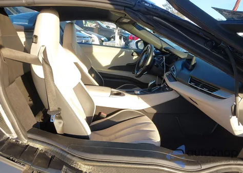 2019 BMW I8 из США, поврежденный, VIN WBY2Z6C57K7D13938